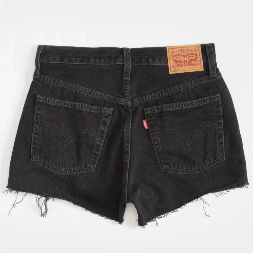 Levi 501 Original Black Distressed Denim Festival Shorts Women’s Size 26